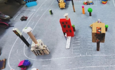 Die Klasse 1c baut ihre eigene Geo-City_2